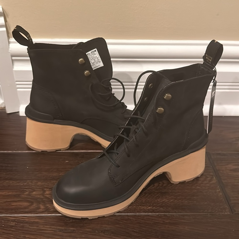 Sorel Black and Tan Ankle Boots - Picture 6 of 9
